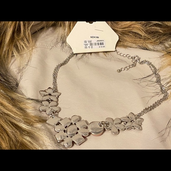 Christopher & Banks necklace #017 - Picture 2 of 4